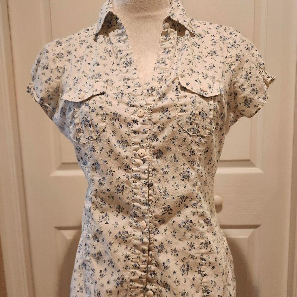 LEVI'S BUTTON UP SHIRT